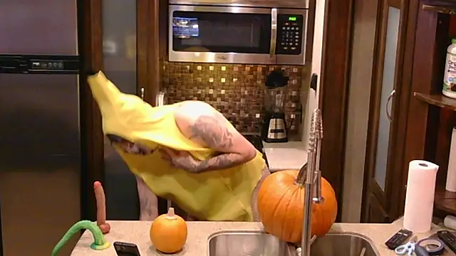 Snapshot of assquatch42069 chatting on 10.26.25 assquatch42069 online show from 10.26.25