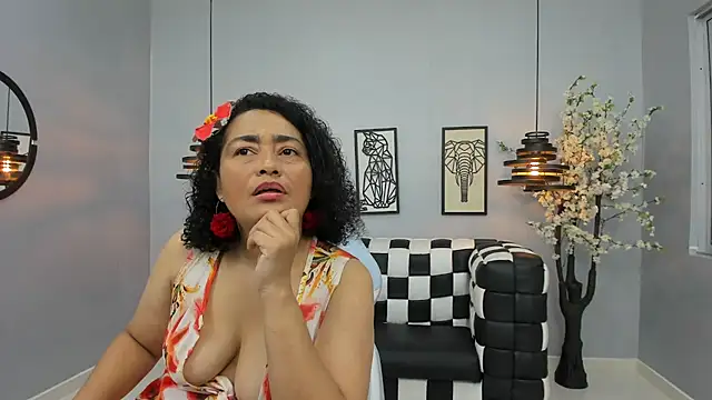 Snapshot of Bianca_Millf chatting on 05.14.26 Bianca Millf online show from 05.14.26