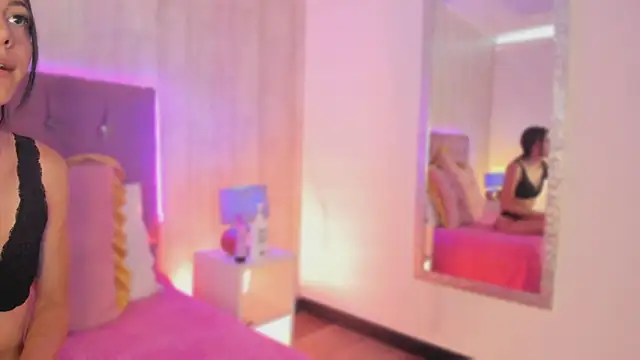 Niki Mily online show from 10.31.25