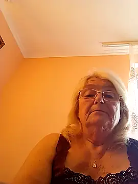 AmyLove353 online show from 10.28.25