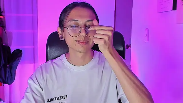 Snapshot of _Astrea_ chatting on 02.27.26 Astrea online show from 02.27.26