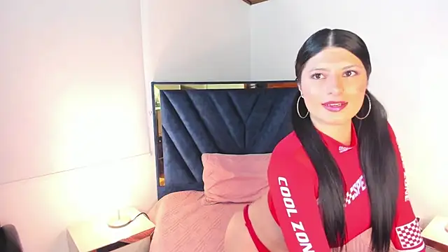 Snapshot of AlexaLaenz chatting on 11.21.25 AlexaLaenz online show from 11.21.25