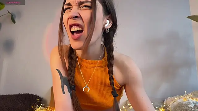 Lin Cherie online show from 11.16.25