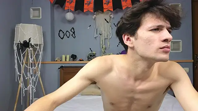 Snapshot of elvano_et chatting on 10.31.25 elvano et online show from 10.31.25