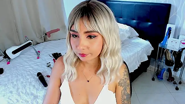 Emilyvalk  online show from 02.03.26