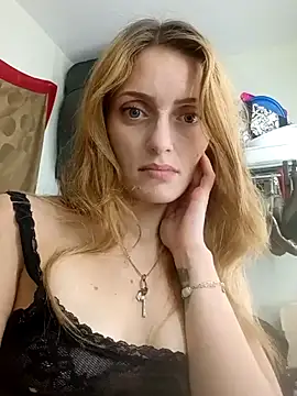 Snapshot of Tessietee chatting on 04.19.26 Tessietee online show from 04.19.26