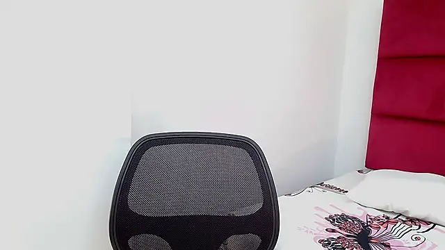 Flirty Vibes online show from 11.04.25