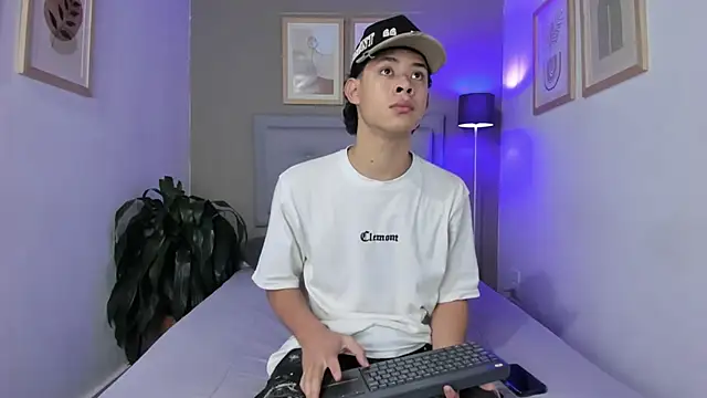 ApoloRicci online show from 10.29.25