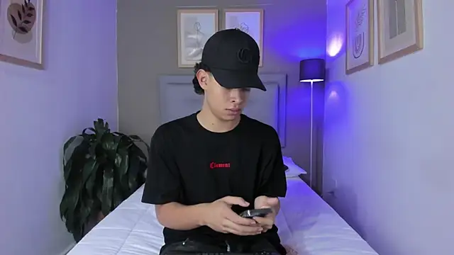 ApoloRicci online show from 10.30.25