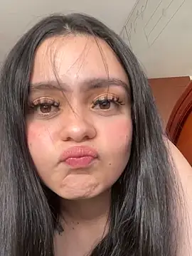Snapshot of Selena_Roa chatting on 04.19.26 Selena Roa online show from 04.19.26