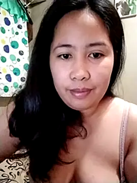 Snapshot of Creamy_Pussycat28 chatting on 10.22.25 Creamy Pussycat28 online show from 10.22.25