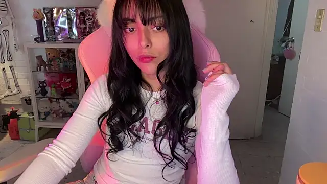 Snapshot of kaithra chatting on 02.23.26 kaithra online show from 02.23.26