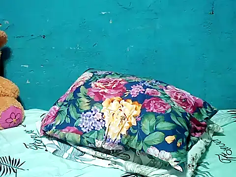 Snapshot of SmallluncutCock chatting on 11.18.25 SmallluncutCock online show from 11.18.25