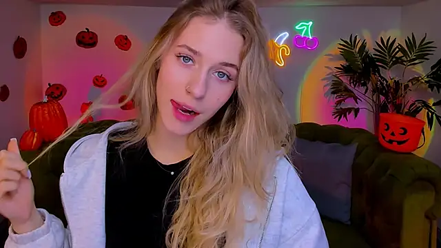 sassy cutie online show from 11.10.25