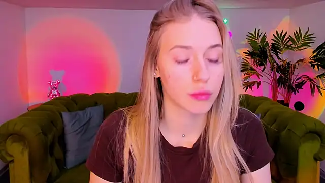 sassy cutie online show from 11.18.25