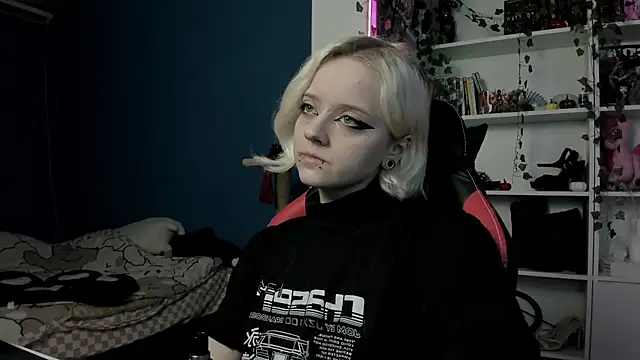 Holy Mistress S online show from 11.07.25