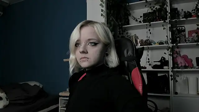 Holy Mistress S online show from 11.23.25