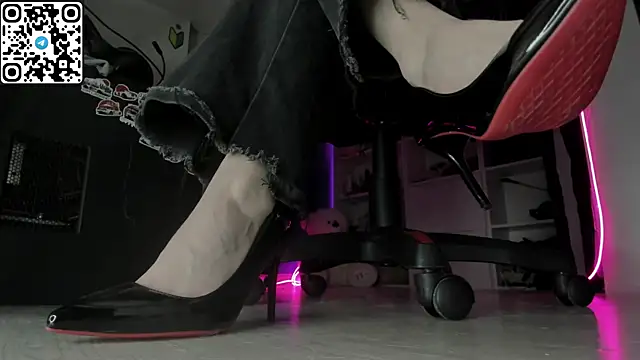 Holy Mistress S online show from 05.14.26