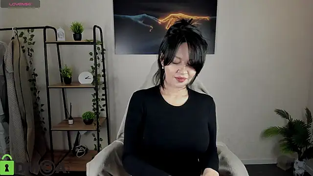 Sara Devills online show from 12.14.25