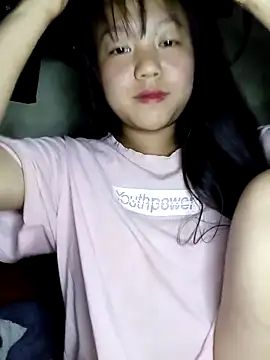 Quynhsumon online show from 03.10.26