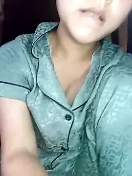 Quynhsumon online show from 04.08.26