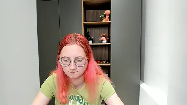 Snapshot of AdelaDelilla chatting on 10.23.25 AdelaDelilla online show from 10.23.25