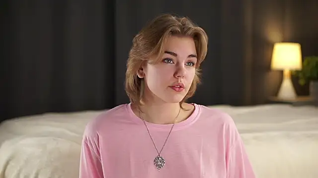 Snapshot of MelodyBaur chatting on 11.08.25 MelodyBaur online show from 11.08.25