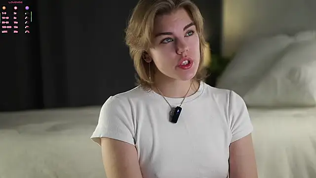 Snapshot of MelodyBaur chatting on 12.19.25 MelodyBaur online show from 12.19.25