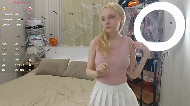 Snapshot of IraYounce chatting on 11.06.25 IraYounce online show from 11.06.25