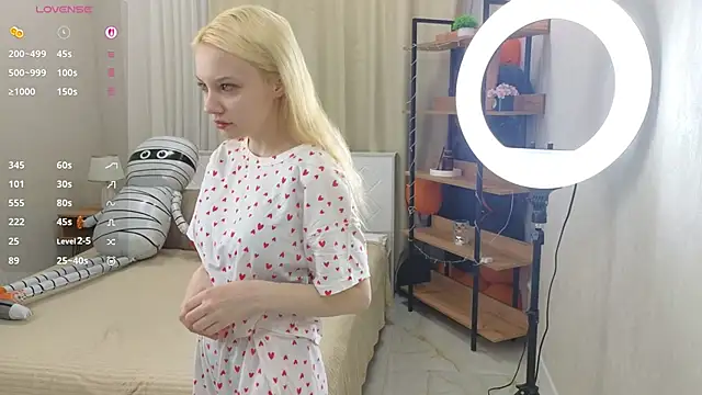 Snapshot of IraYounce chatting on 11.07.25 IraYounce online show from 11.07.25