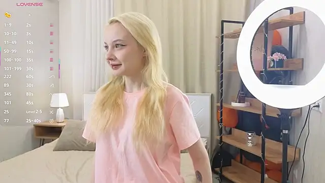 Snapshot of IraYounce chatting on 11.12.25 IraYounce online show from 11.12.25