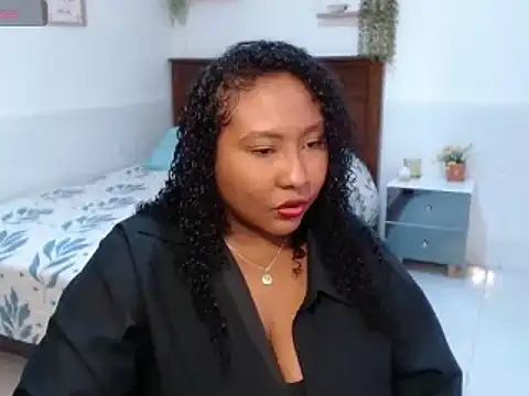KaroldelaTorree online show from 10.24.25