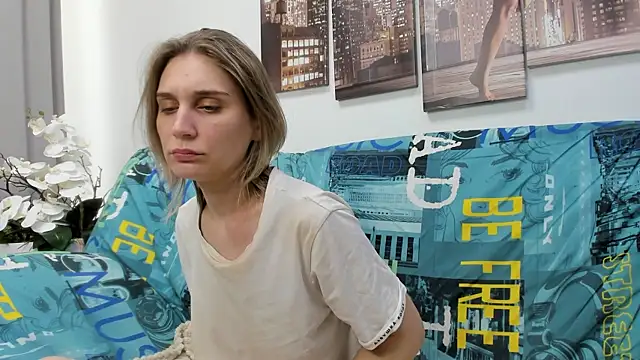 Snapshot of Tenderly_Sophie chatting on 04.23.26 Tenderly Sophie online show from 04.23.26