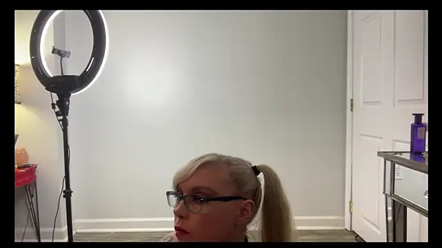 Snapshot of daddysprincess731 chatting on 11.06.25 daddysprincess731 online show from 11.06.25