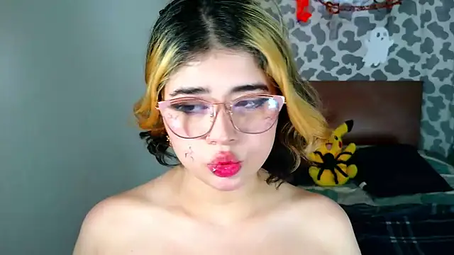 Snapshot of Dafne_Delayne chatting on 10.22.25 Dafne Delayne online show from 10.22.25