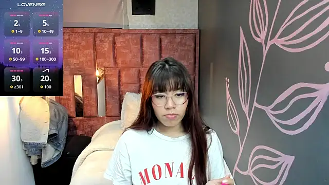 Snapshot of Chloe__Brooks_ chatting on 10.22.25 Chloe Brooks online show from 10.22.25