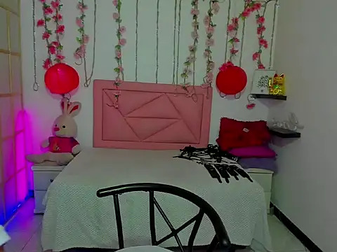 Snapshot of kataleya_bella chatting on 10.24.25 kataleya bella online show from 10.24.25