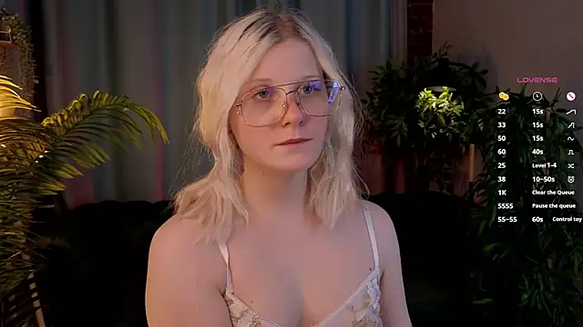 ShineJoan online show from 11.12.25