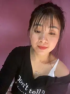 Snapshot of o-one-o chatting on 12.18.25 o-one-o online show from 12.18.25