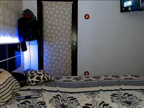 Amiaax online show from 12.16.25