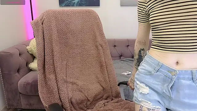 Emma Kirks online show from 11.14.25