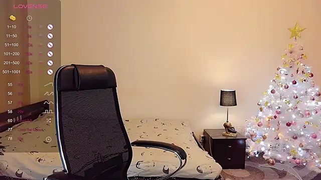 Snapshot of GwenSummers chatting on 12.09.24 GwenSummers online show from 12.09.24