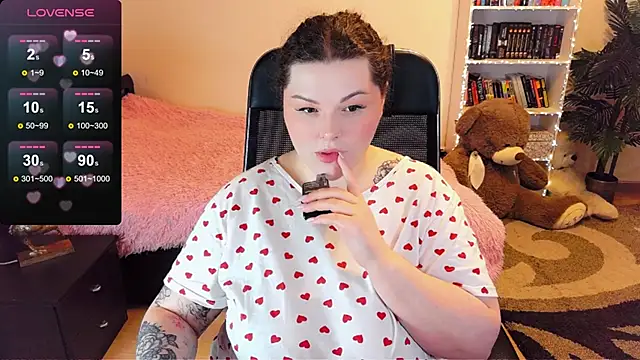 Snapshot of GwenSummers chatting on 03.22.25 GwenSummers online show from 03.22.25