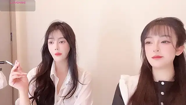 Snapshot of Follyise chatting on 06.18.26 Follyise online show from 06.18.26