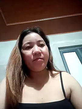 Snapshot of Tinilove68 chatting on 10.22.25 Tinilove68 online show from 10.22.25