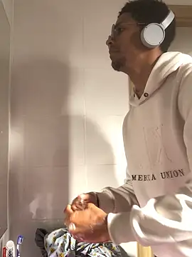 Albert Madrid online show from 11.06.25