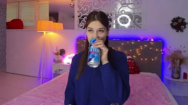 LuisaClover online show from 12.16.25