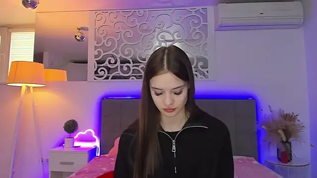 LuisaClover online show from 02.17.26