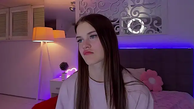 LuisaClover online show from 04.11.26