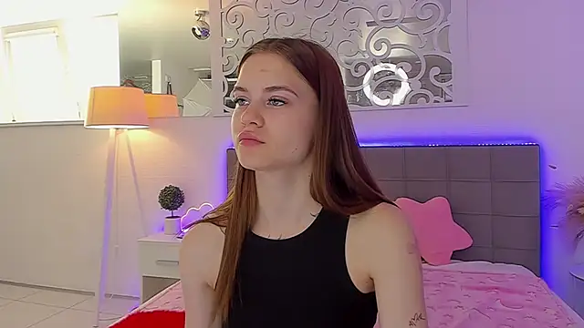 Snapshot of LuisaClover chatting on 06.10.26 LuisaClover online show from 06.10.26